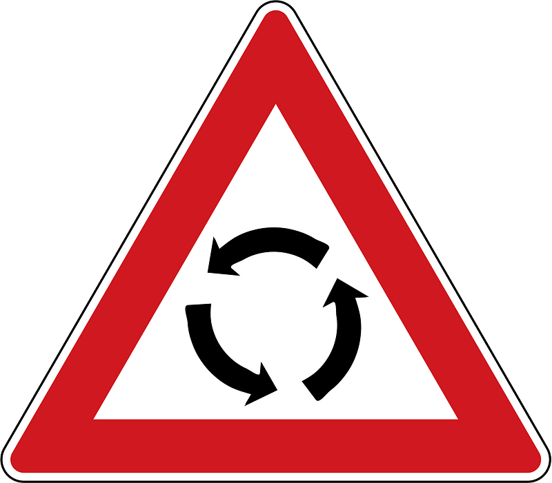 Roundabout ahead sign in Czech Republic