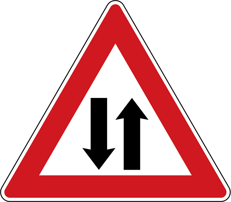 Two-way traffic ahead sign in Czech Republic