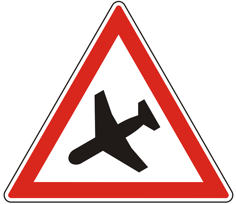 Low-flying aircraft sign in Hungary