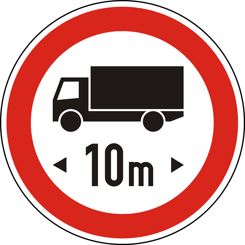 Maximum vehicle length sign in Hungary