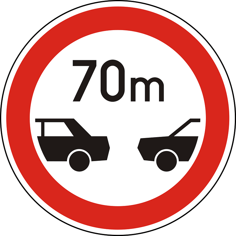 Minimum safe following distance between vehicles sign in Hungary