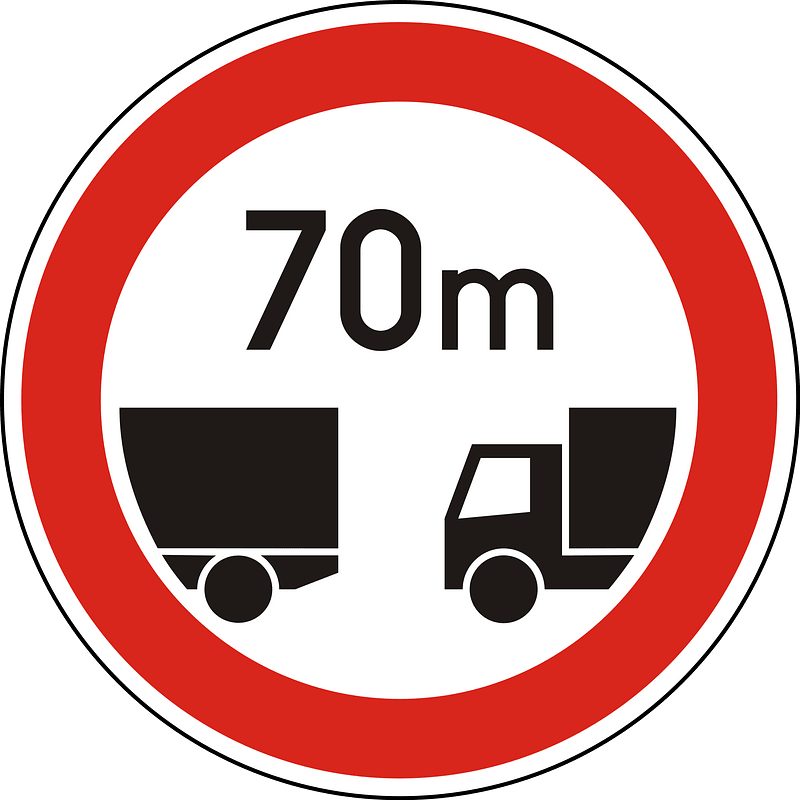 Minimum safe following distance between vehicles sign in Hungary