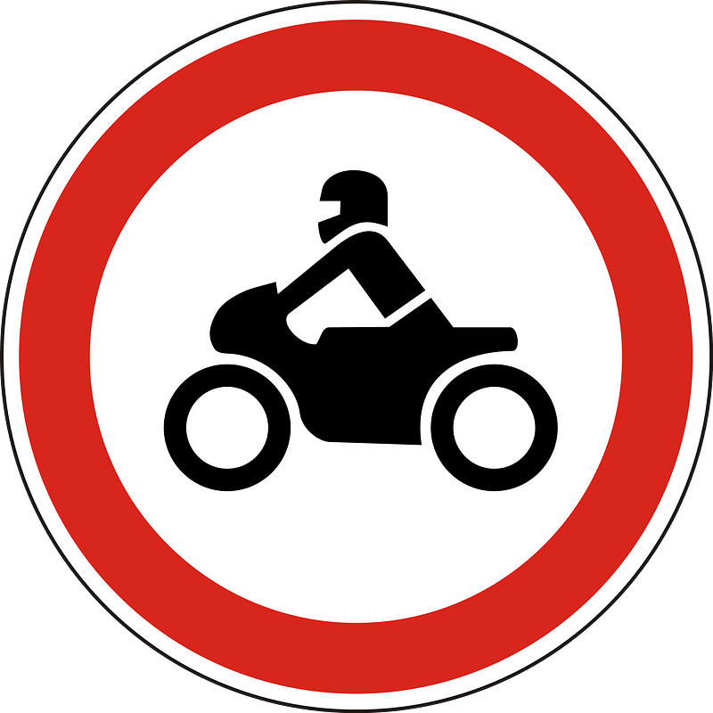 No motorcycles sign in Hungary
