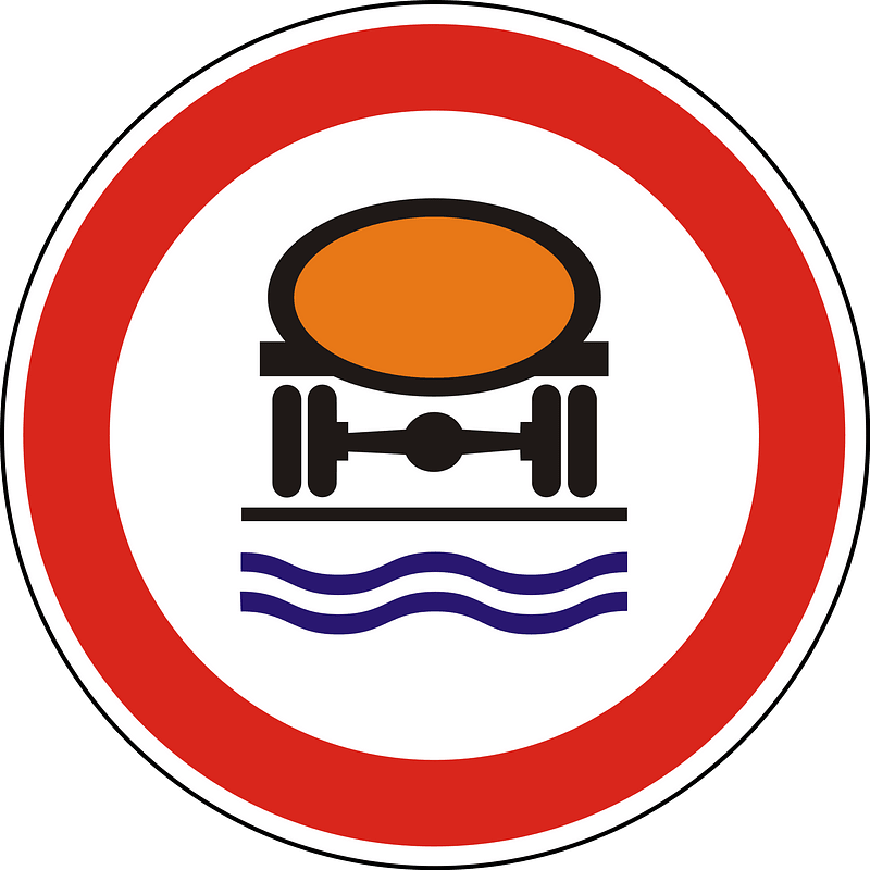 No vehicles carrying dangerous water pollutants sign in Hungary