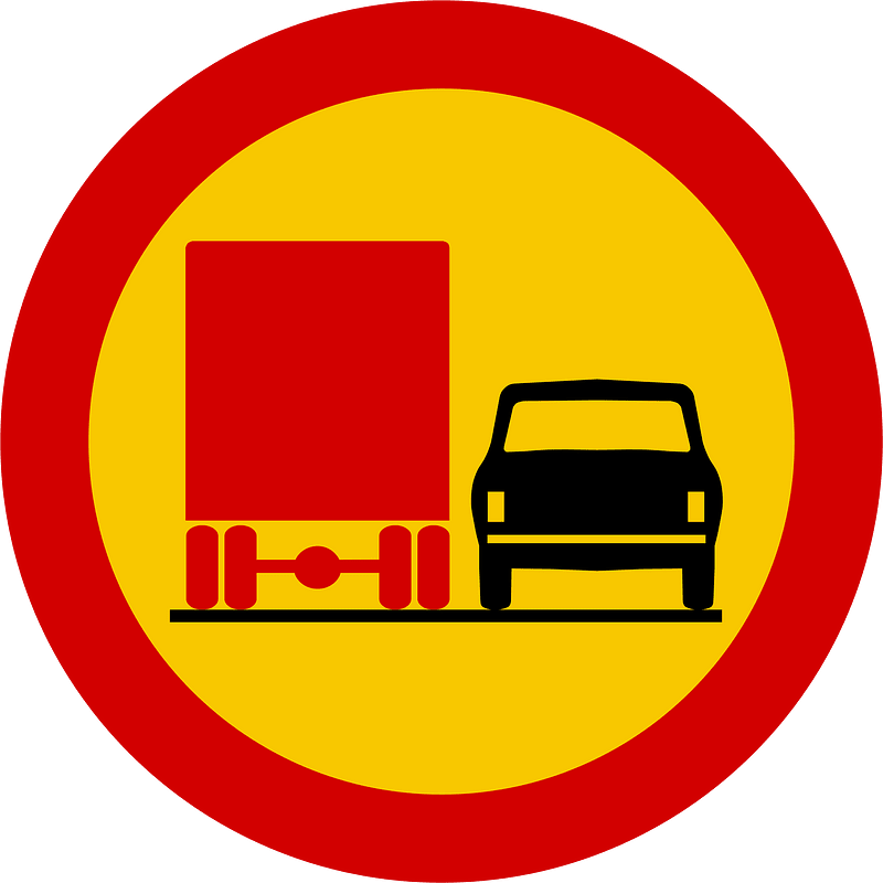 No overtaking by heavy goods vehicles sign in Iceland