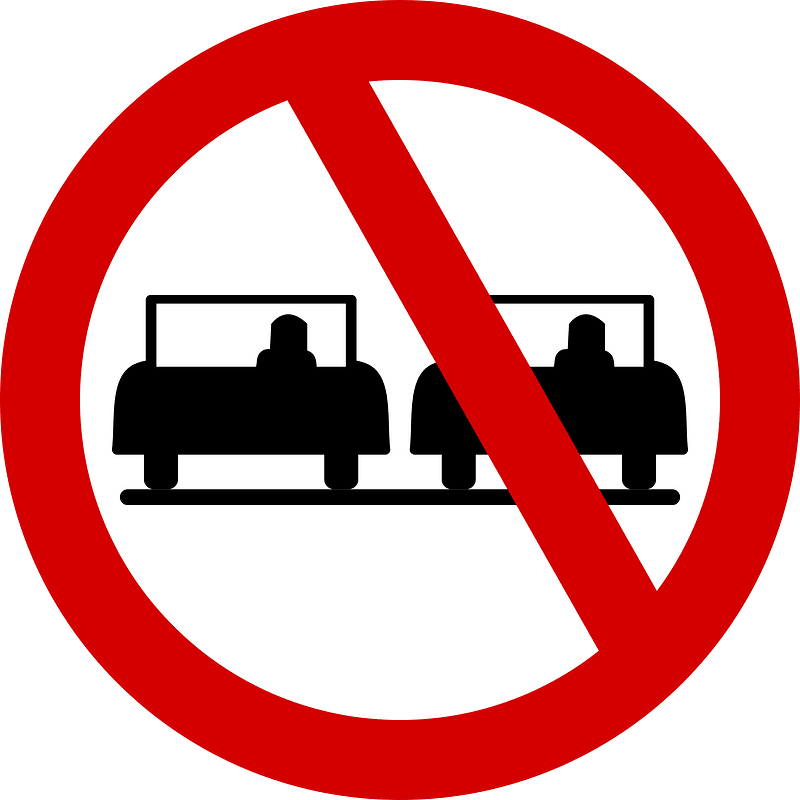 Overtaking permitted sign in Indonesia