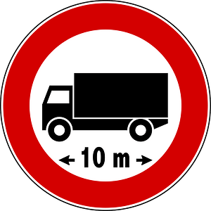 Maximum vehicle length sign in Italy