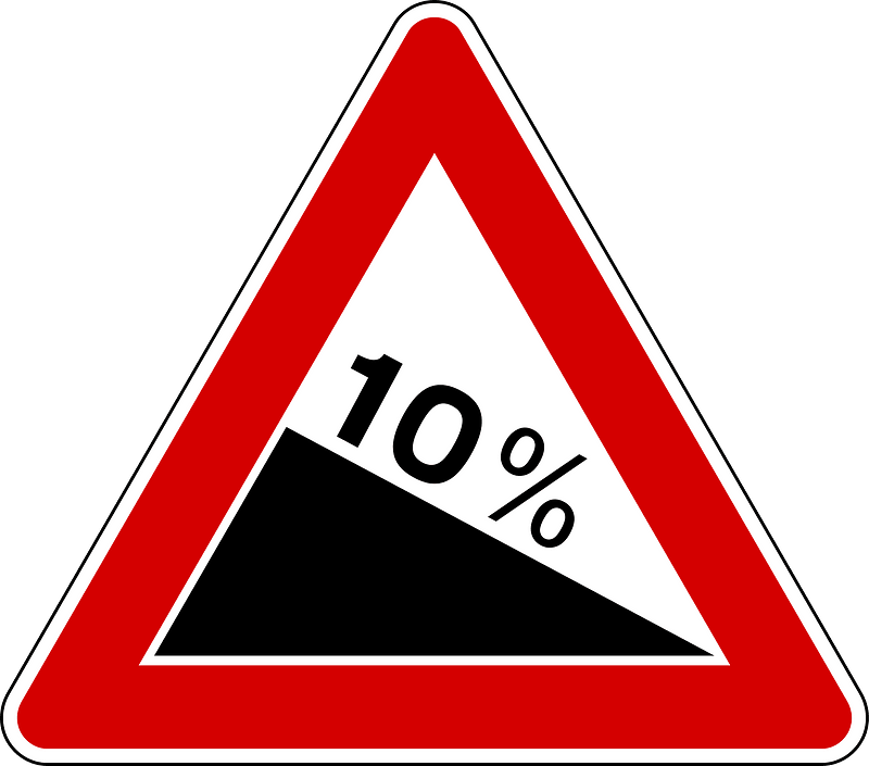 Steep descent sign in Italy