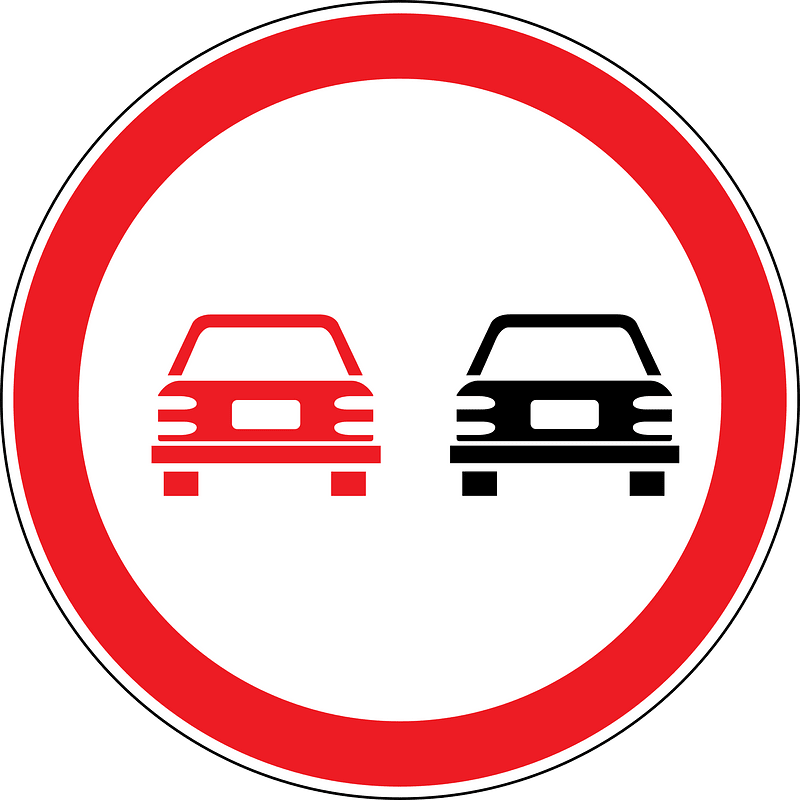 No overtaking sign in Moldova