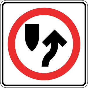 Keep right (or left) sign in Panama