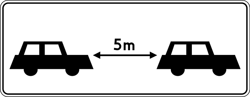 Minimum safe following distance between vehicles sign in Poland