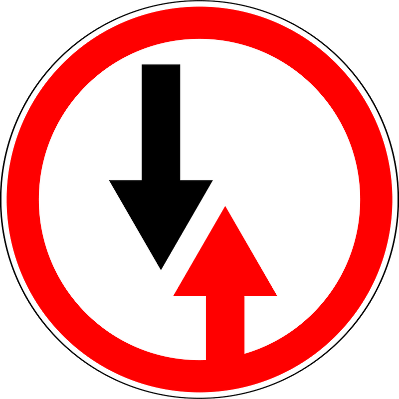 Give way to oncoming traffic sign in Russia