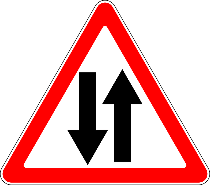 Two-way traffic ahead sign in Russia