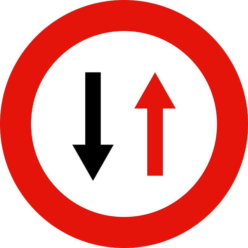 Give way to oncoming traffic sign in Spain
