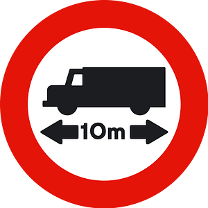 Maximum vehicle length sign in Spain