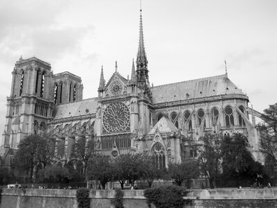 Paris monument black and white