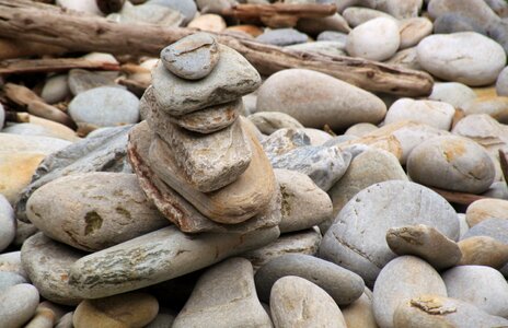 Pebbles round steinig