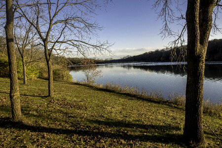 Lake and landscape through the trees at Le Aqua Na State Park
