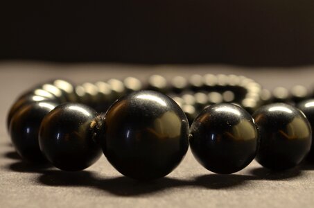 Accessory ball-shaped black