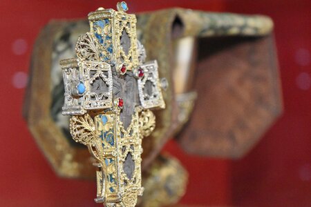 Cross diamond gold