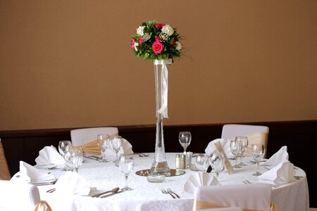 Vase wedding bouquet dinner table photo