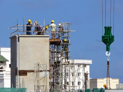 Building construction helmet architecture