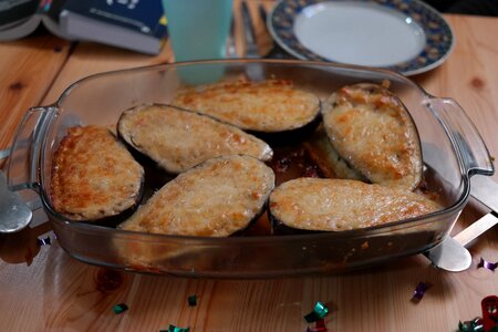 Plate dine scalloped