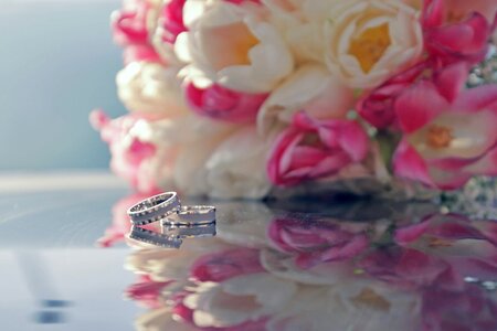 Platinum wedding ring wedding bouquet photo