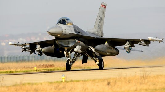 An F-16 Fighting Falcon pilot takes-off photo