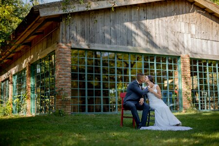 Barn just married couple photo