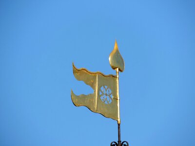Baroque gold wind