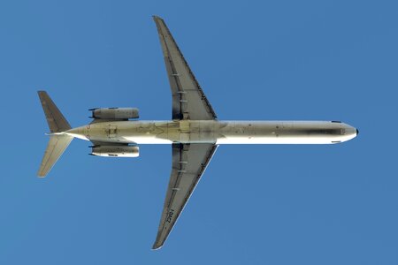Mcdonnell douglas md 82 flying