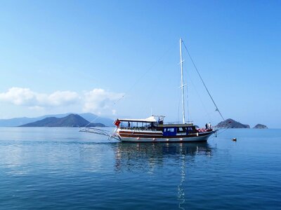 Boat lifeboat ocean photo