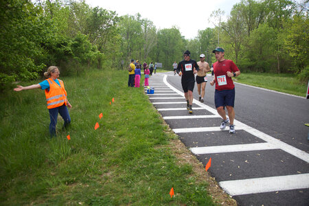 Constestants running to trail-1