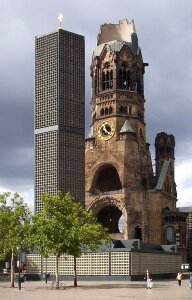 Memorial monument war