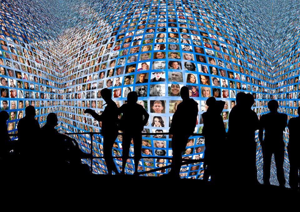 Collection multi media social