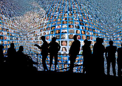 Collection multi media social