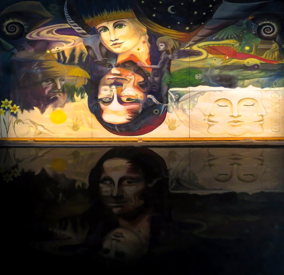 Art mirroring abstract