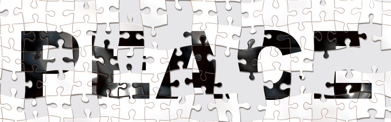 Match piecing together play