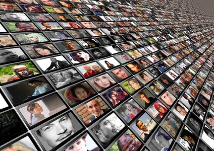 Monitor perspective social