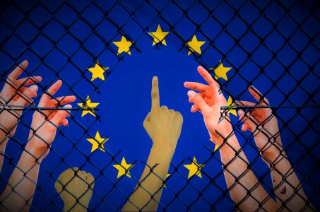 Europe refugees wire mesh