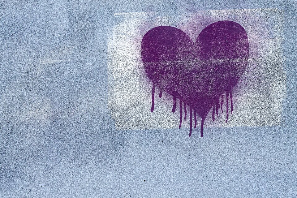 Texture heart spray paint