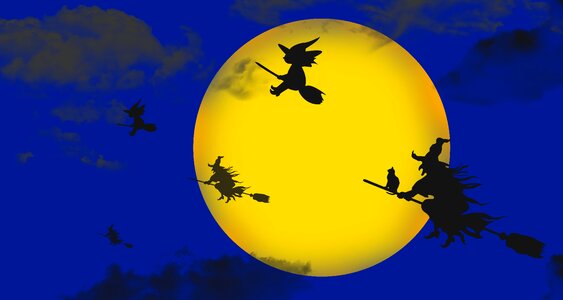 Flying moon dark