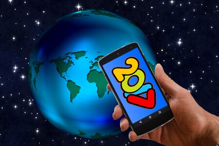 Keep smartphone globe