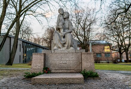 Sculpture monument landmark