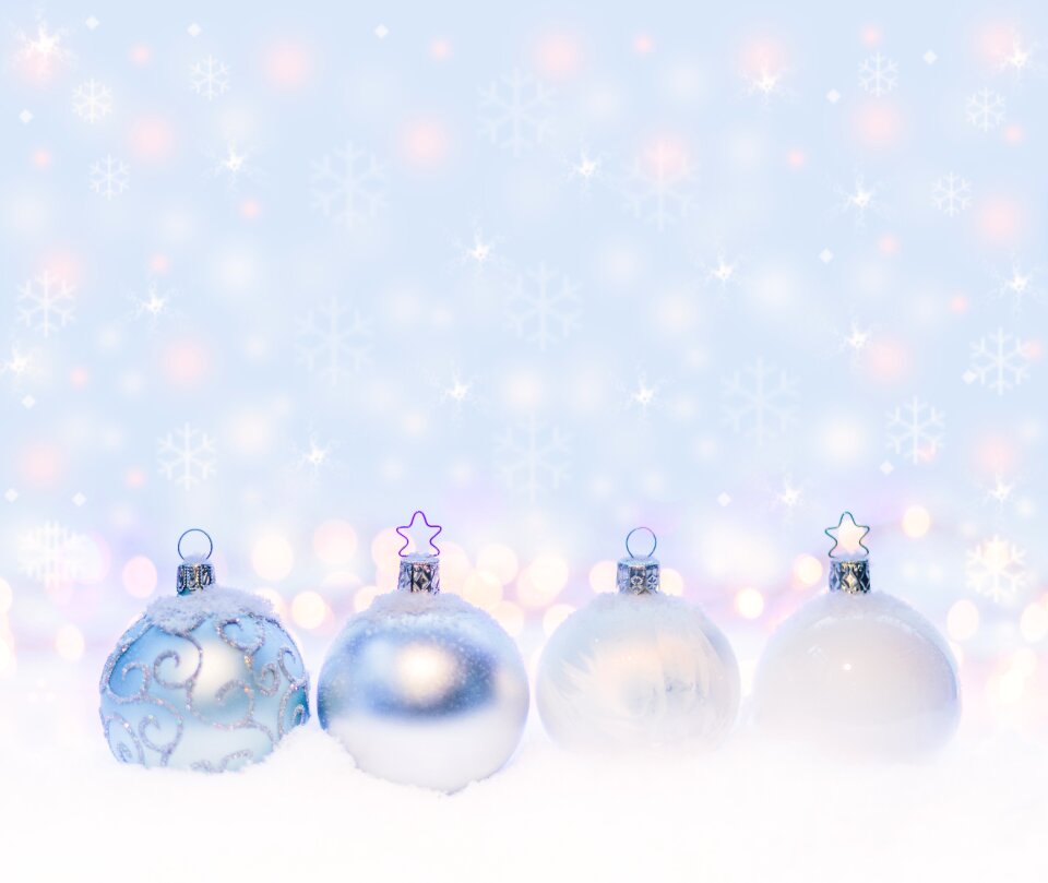 Ornaments balls snow