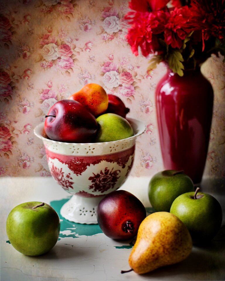 Fruit maroon flowers
