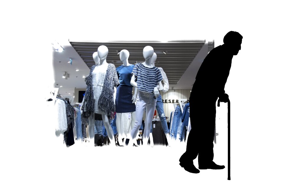 Mannequins contrast old