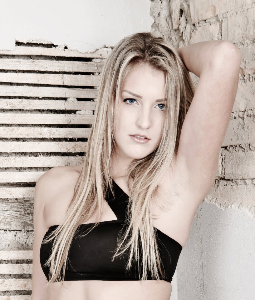 Blond sexy leandra