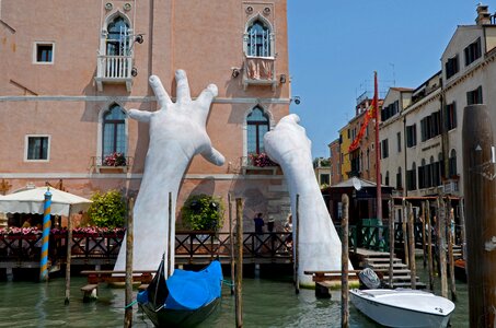 Lorenzo quinn luxury hotel ca' sagredo canal grande